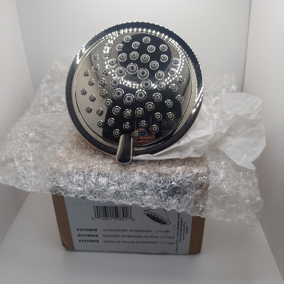 Patience® 5-Inch 1.8 gpm/6.8 L/min Water-Saving Fixed Showerhead - Picture 4 of 7